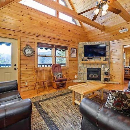 Spacious Smokies Cabin - Hot Tub With Mountain Views Gatlinburg Εξωτερικό φωτογραφία