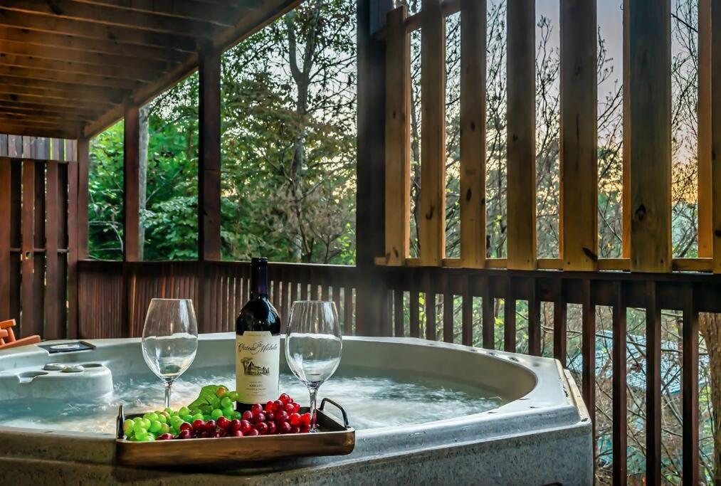 Spacious Smokies Cabin - Hot Tub With Mountain Views Gatlinburg Εξωτερικό φωτογραφία