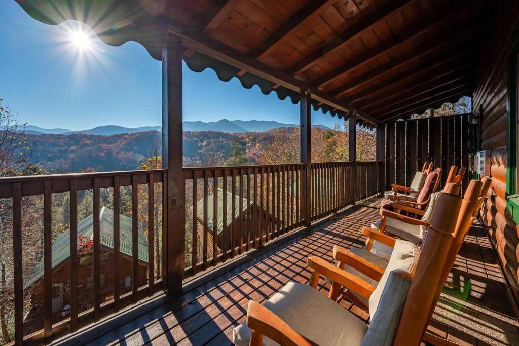 Spacious Smokies Cabin - Hot Tub With Mountain Views Gatlinburg Εξωτερικό φωτογραφία