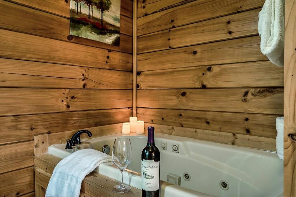 Spacious Smokies Cabin - Hot Tub With Mountain Views Gatlinburg Εξωτερικό φωτογραφία