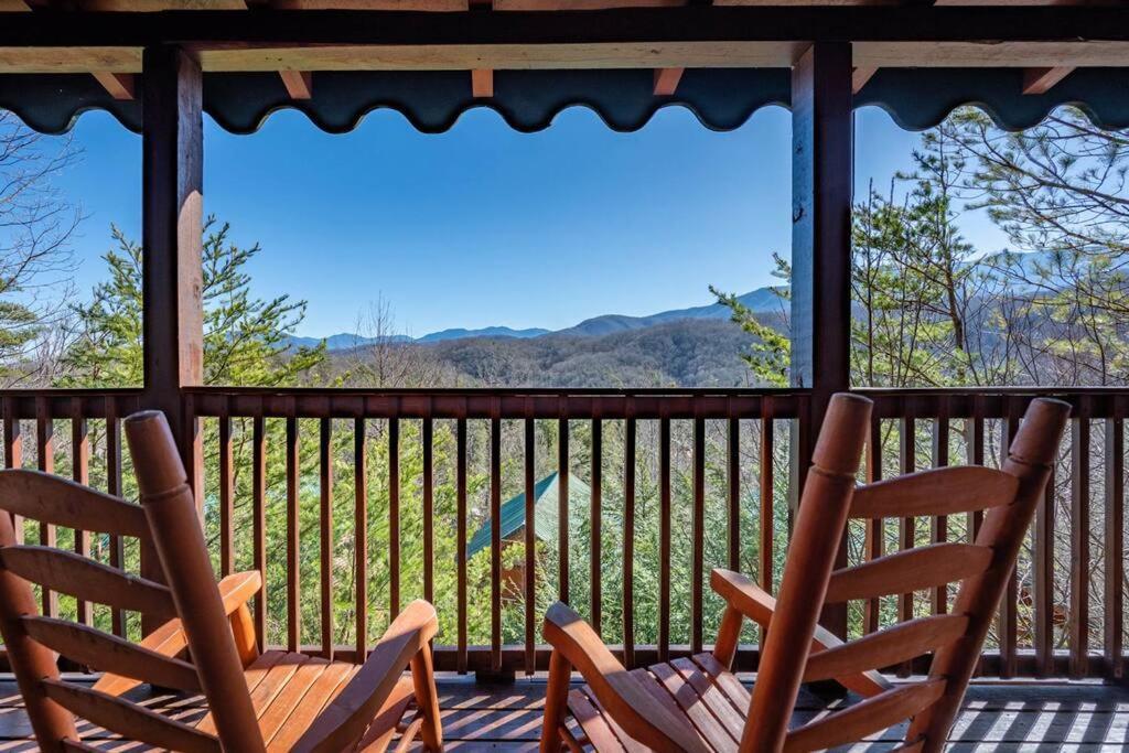 Spacious Smokies Cabin - Hot Tub With Mountain Views Gatlinburg Εξωτερικό φωτογραφία