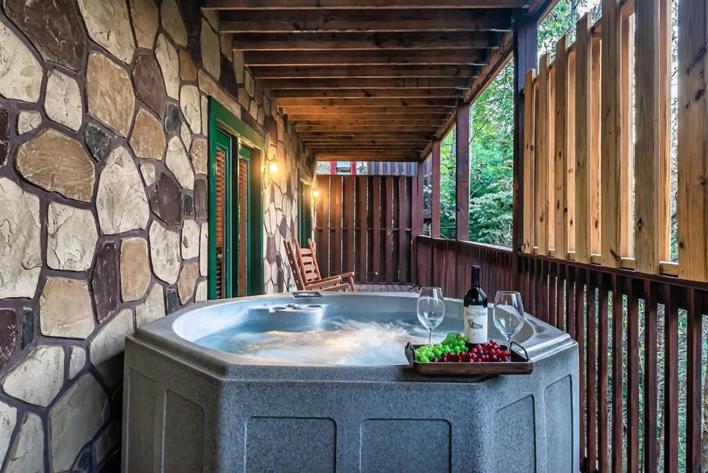 Spacious Smokies Cabin - Hot Tub With Mountain Views Gatlinburg Εξωτερικό φωτογραφία