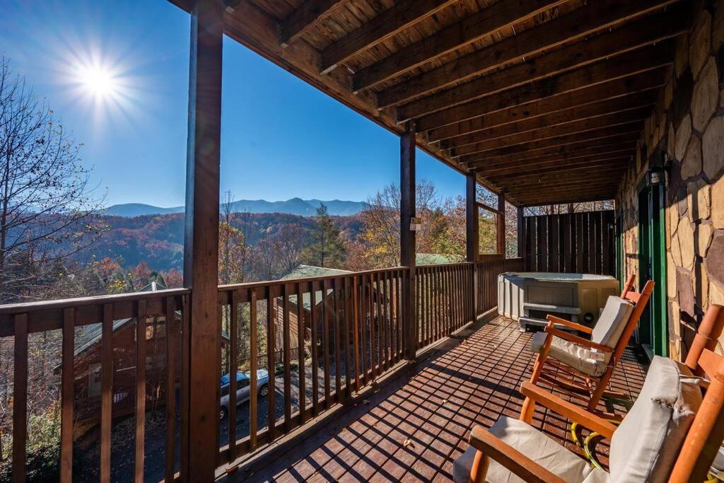 Spacious Smokies Cabin - Hot Tub With Mountain Views Gatlinburg Εξωτερικό φωτογραφία