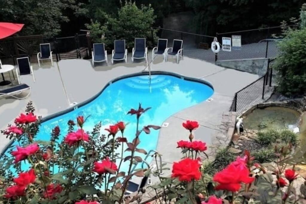 Spacious Smokies Cabin - Hot Tub With Mountain Views Gatlinburg Εξωτερικό φωτογραφία