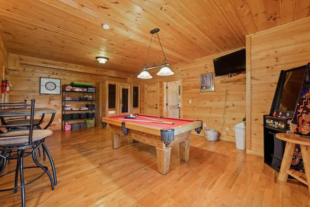Spacious Smokies Cabin - Hot Tub With Mountain Views Gatlinburg Εξωτερικό φωτογραφία