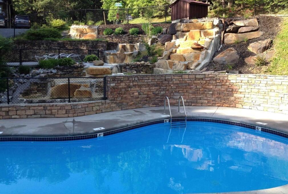 Spacious Smokies Cabin - Hot Tub With Mountain Views Gatlinburg Εξωτερικό φωτογραφία