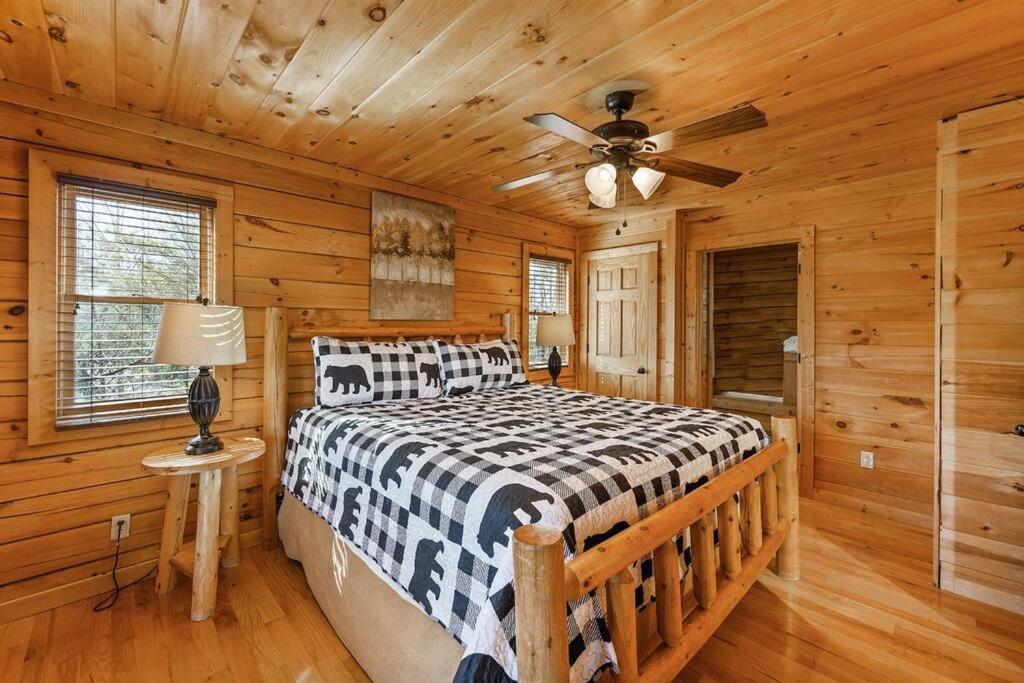 Spacious Smokies Cabin - Hot Tub With Mountain Views Gatlinburg Εξωτερικό φωτογραφία