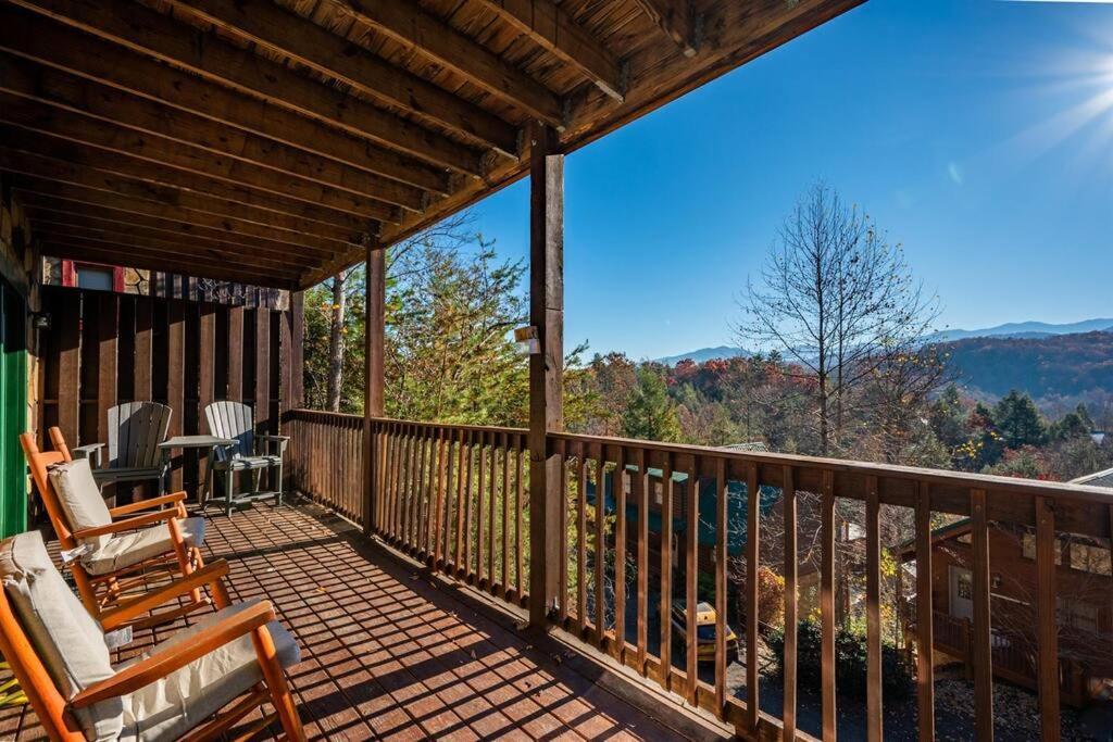 Spacious Smokies Cabin - Hot Tub With Mountain Views Gatlinburg Εξωτερικό φωτογραφία