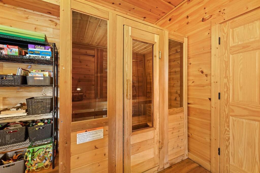 Spacious Smokies Cabin - Hot Tub With Mountain Views Gatlinburg Εξωτερικό φωτογραφία