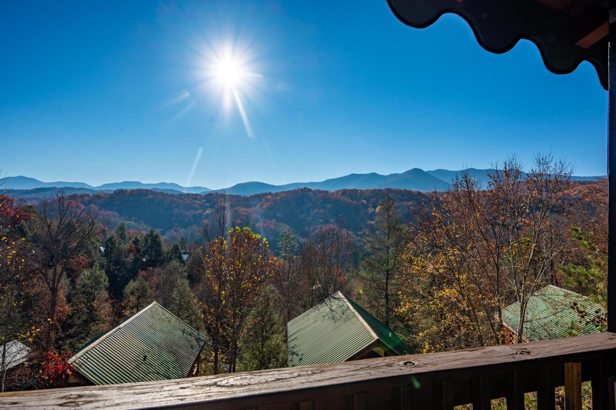 Spacious Smokies Cabin - Hot Tub With Mountain Views Gatlinburg Εξωτερικό φωτογραφία