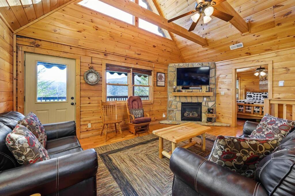 Spacious Smokies Cabin - Hot Tub With Mountain Views Gatlinburg Εξωτερικό φωτογραφία